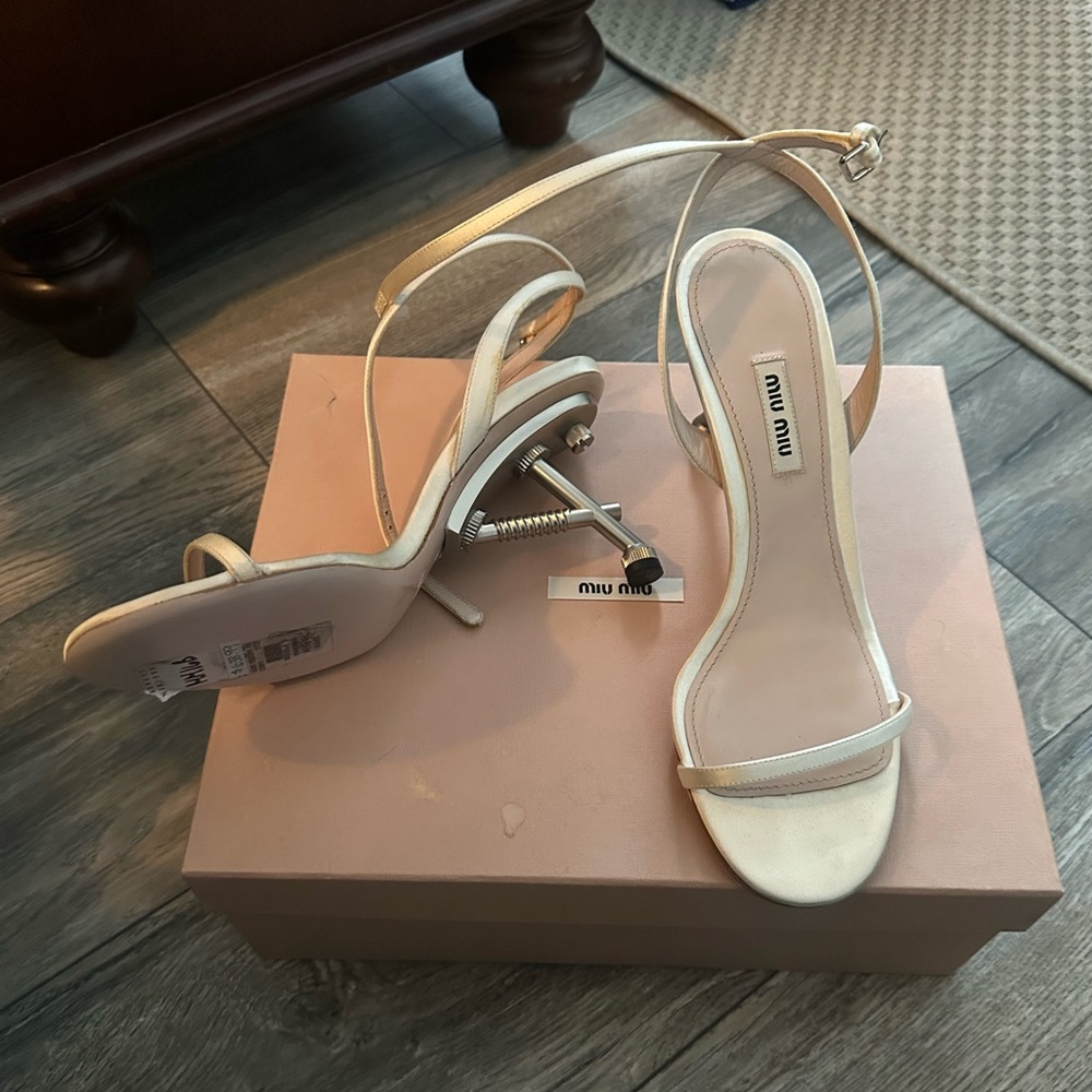 RARE NWT NIB Miu Miu Cream Satin Mechanical Heel 40 Barney’s NY